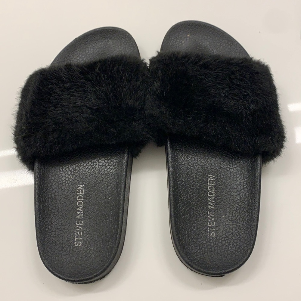 Steve Madden fur flip flops size 4